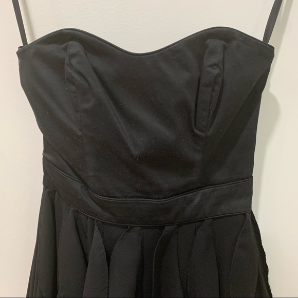 Short black dress French Connection sweetheart neck ruffle skirt - Picture 2 of 9